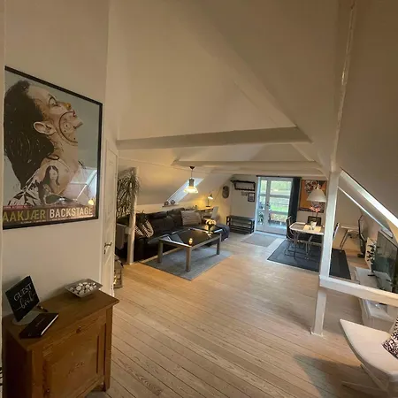 Naturskon Landidyl Pa Ibaekgaarden - I Egen Bolig Apartman
